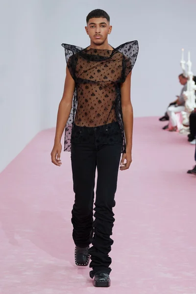 Look 25